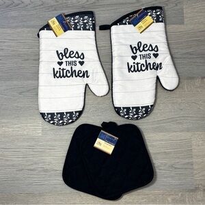 Bless this‎ Kitchen  Oven Mitts & Black Pot Holders NEW